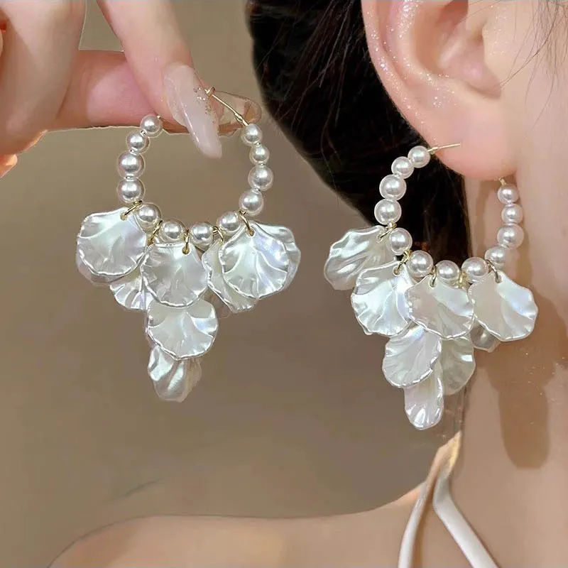 Luxury French Style Retro Imitation Pearl Flower Tassel Earrings High-end Design Trendy Earring Jewelry party Gift Wholesale