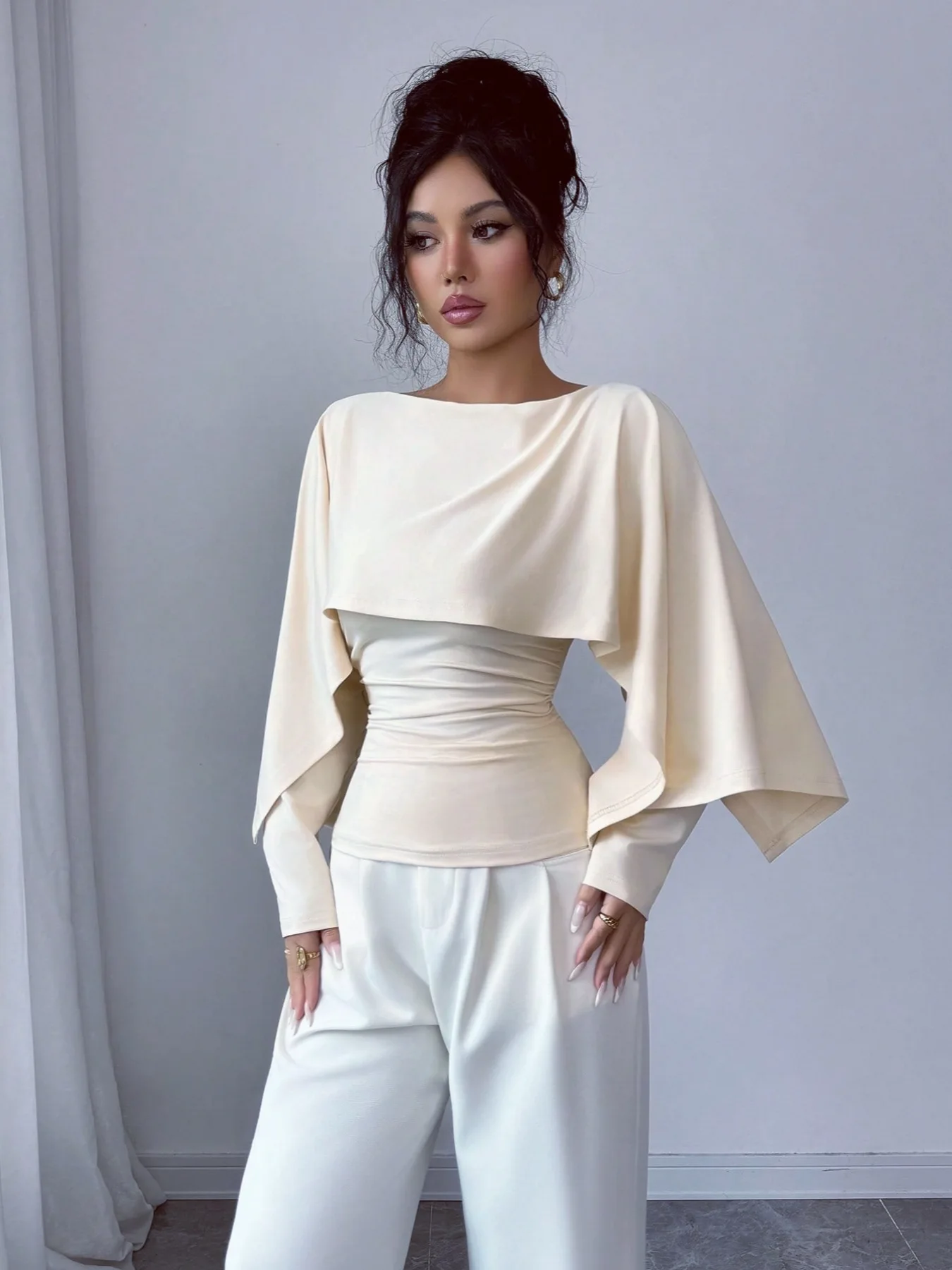 Elegante, schlanke, einfarbige Cape-Bluse für Damen, langärmelig, zweiteilig aussehend, figurbetont, schick, für Büro, Abend, Party, Dating, Alltag. – Detail 20