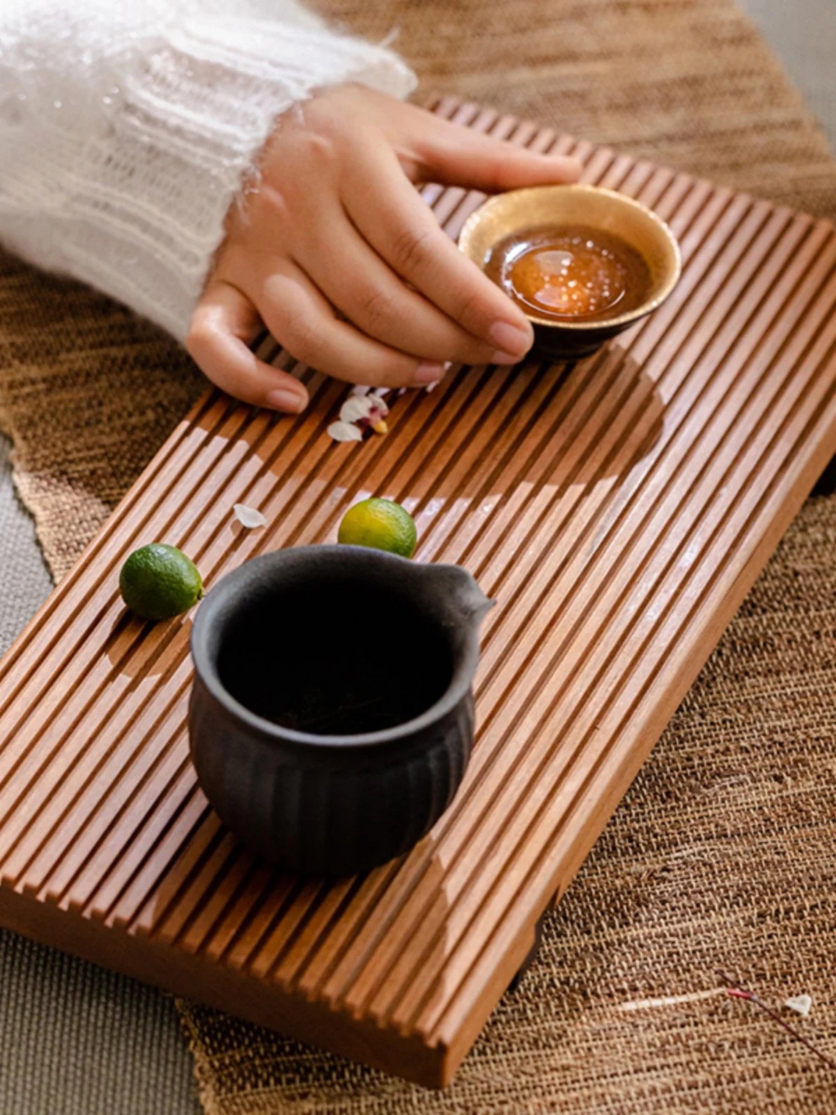 

Ретро-китайский деревянный чайный поднос, маленький, прямоугольный, для сухого заваривания чая, в стиле дзен, для домашнего использования, подставка для чайника, коврик для чайного столика, набор для чайной церемонии.