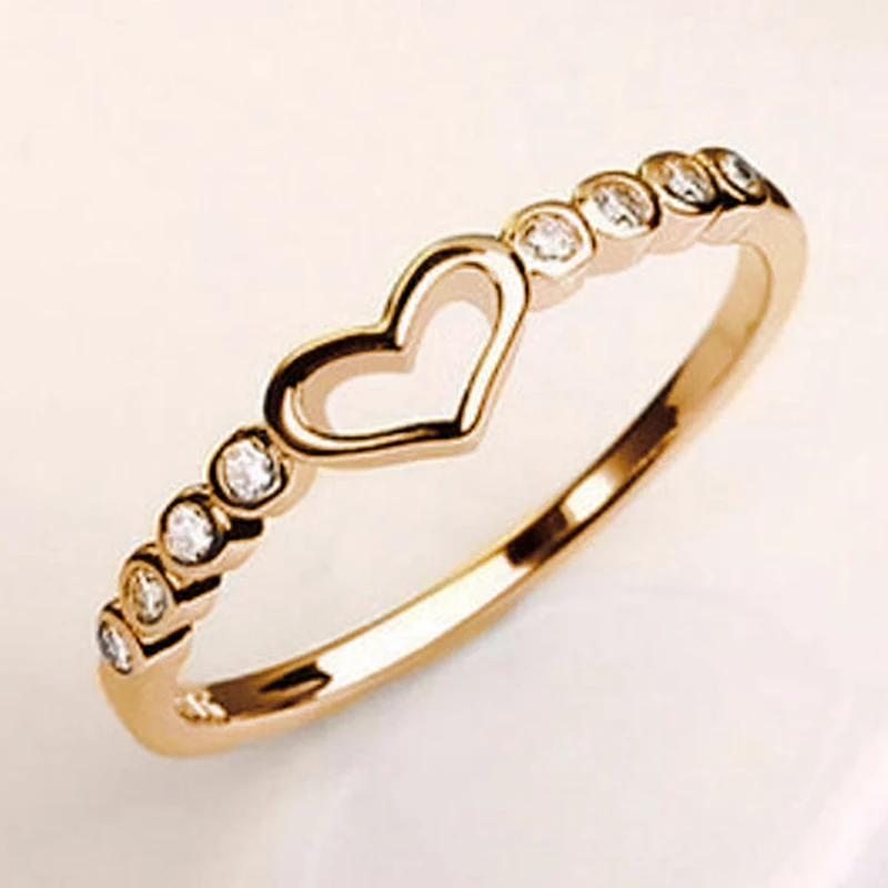 Huitan Chic Women Heart Rings with Shiny Cubic Zirconia Exquisite Daily Wear Fashion Accessories for Female Versatile Jewelry