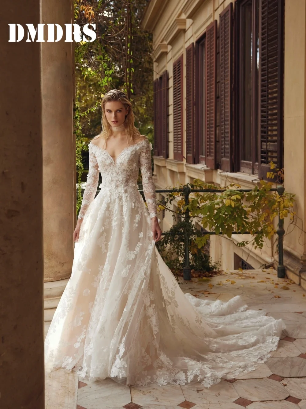 

Romantic Long-Sleeve Wedding Dresses Elegant 3D Floral Bridal Gowns Graceful Appliqué Floor-Length Wedding Gowns Vestidos De Nov