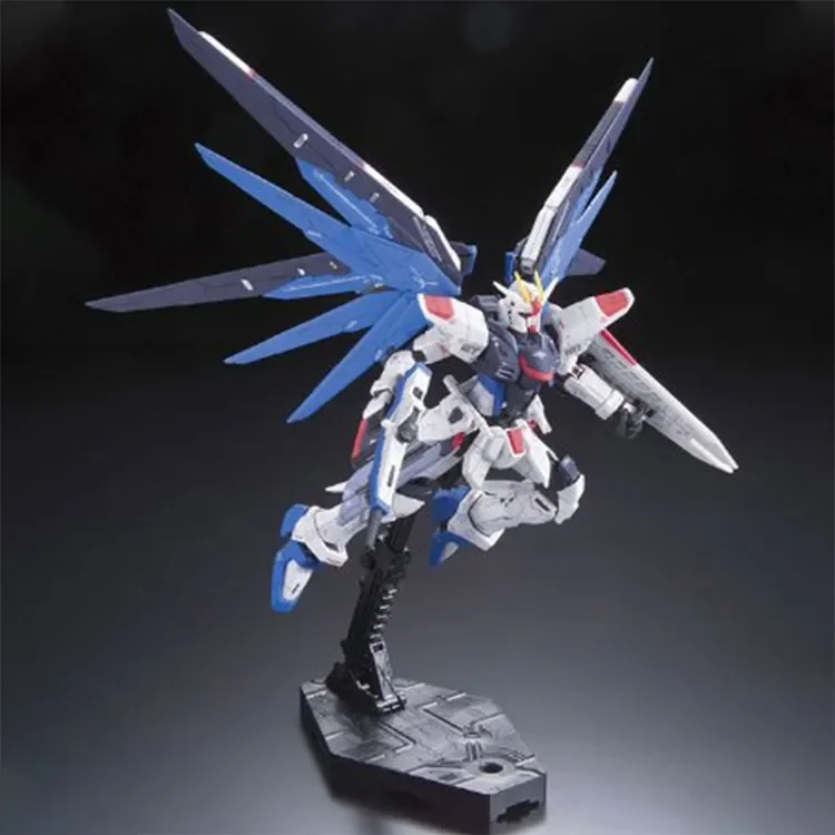 В наличии Bandai RG 1/144 ZGMF-X20A Страйк Фридом Gundam оригинальная модель Аниме фигурки модели игрушки экшн коллекция куклы