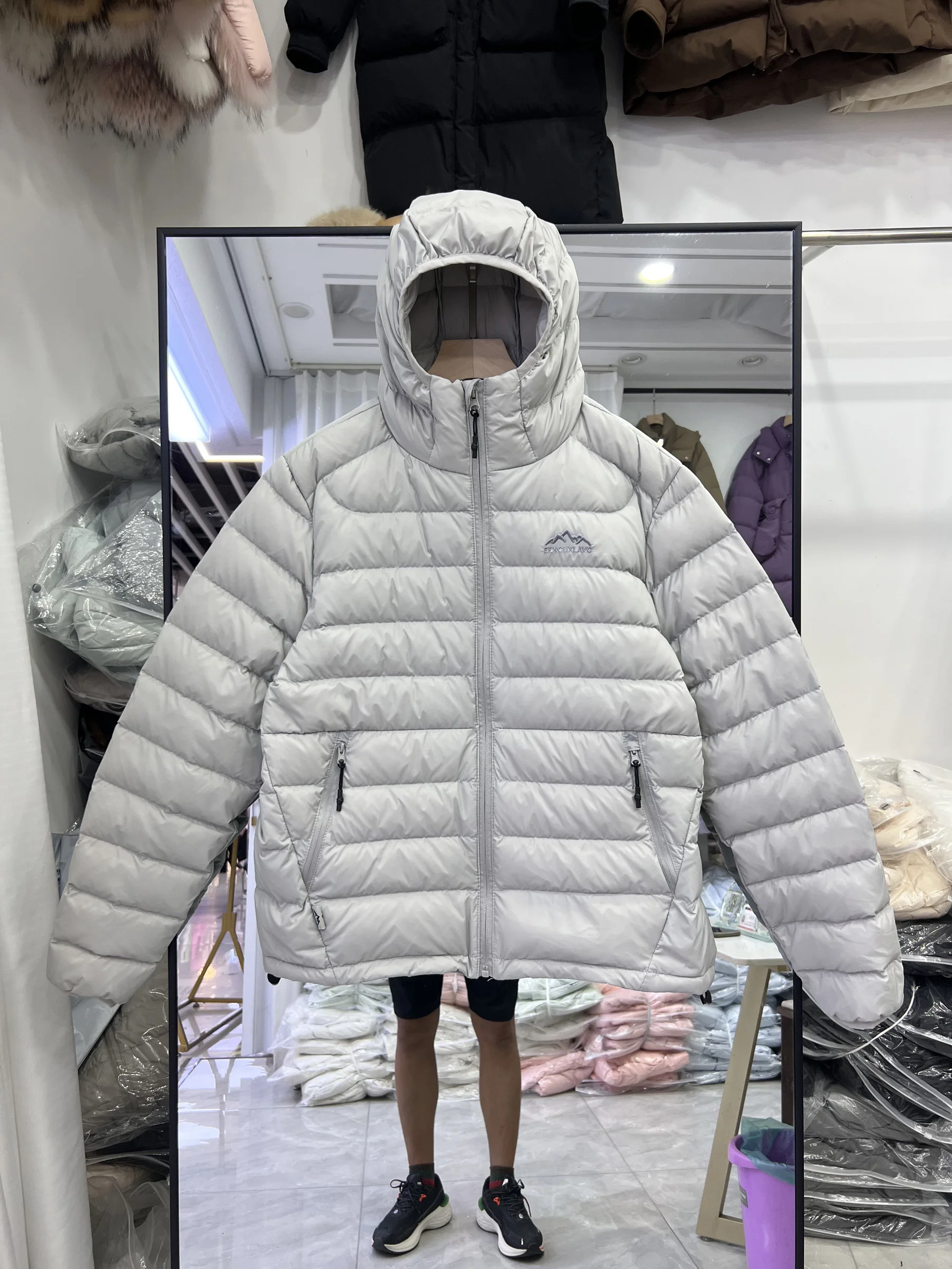 2025 New Women's Short White Duck down Jacket Loose Fit Chest Mountain Design Hooded Korean Style Commute Wind Nylon Material