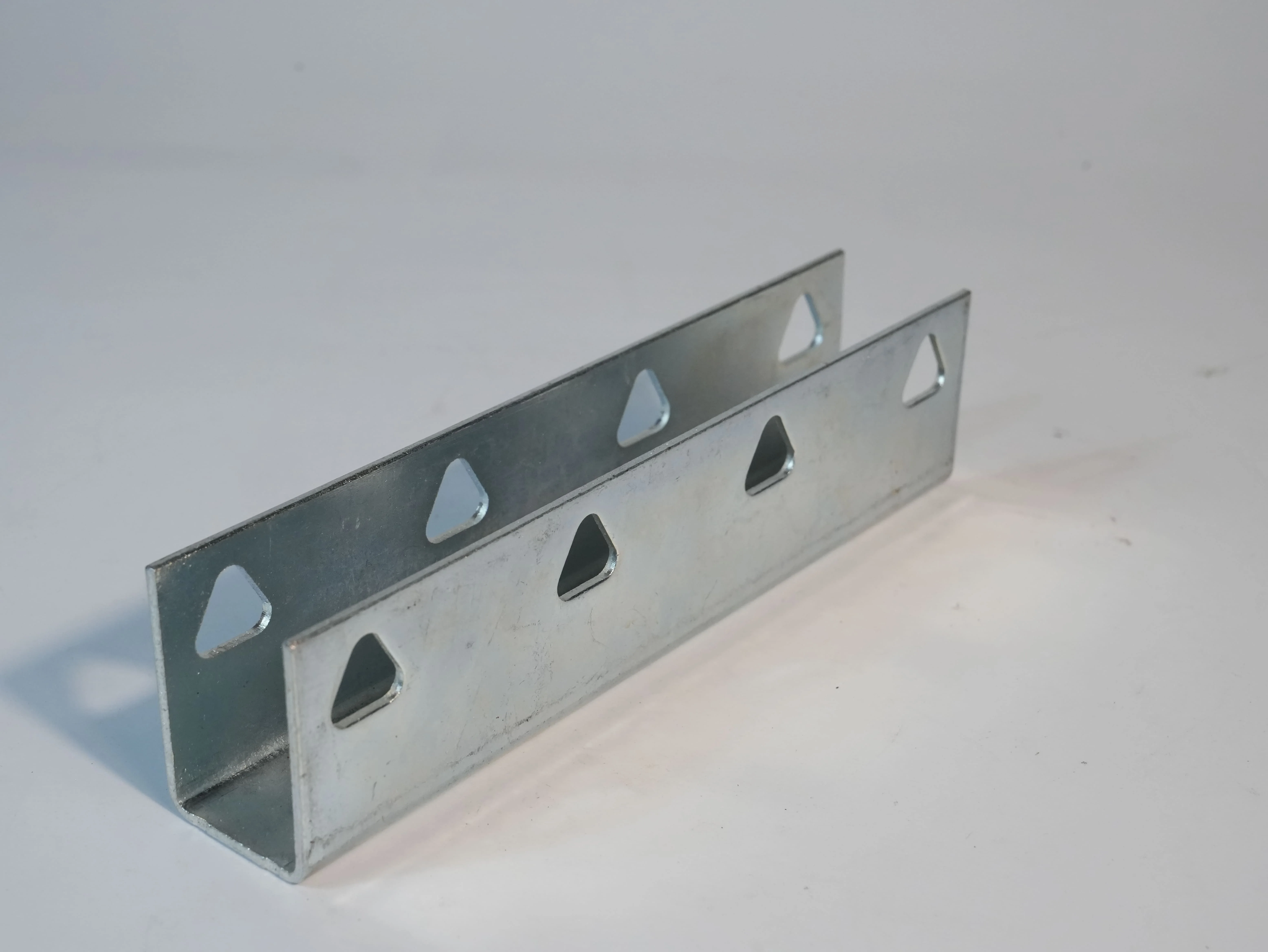 China Metal Fabrication Saddle Clamp Plumbing Pipe Fitting square Tube Joints Saddle Clamps Clips Plastic HDPE Pipe Fittings