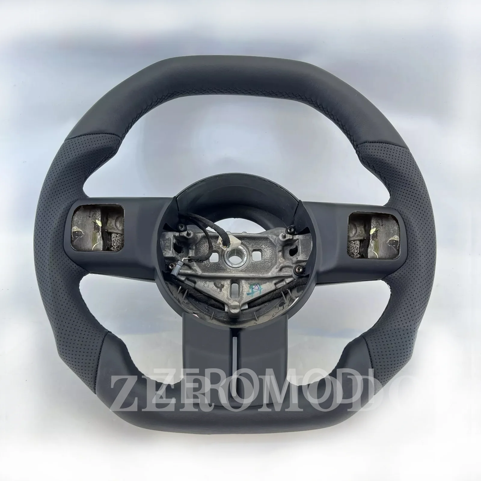 

Рулевое колесо с плоским дном включает 4-спицевый Rubicon Saha для JEEP WRANGLER JK Mopar