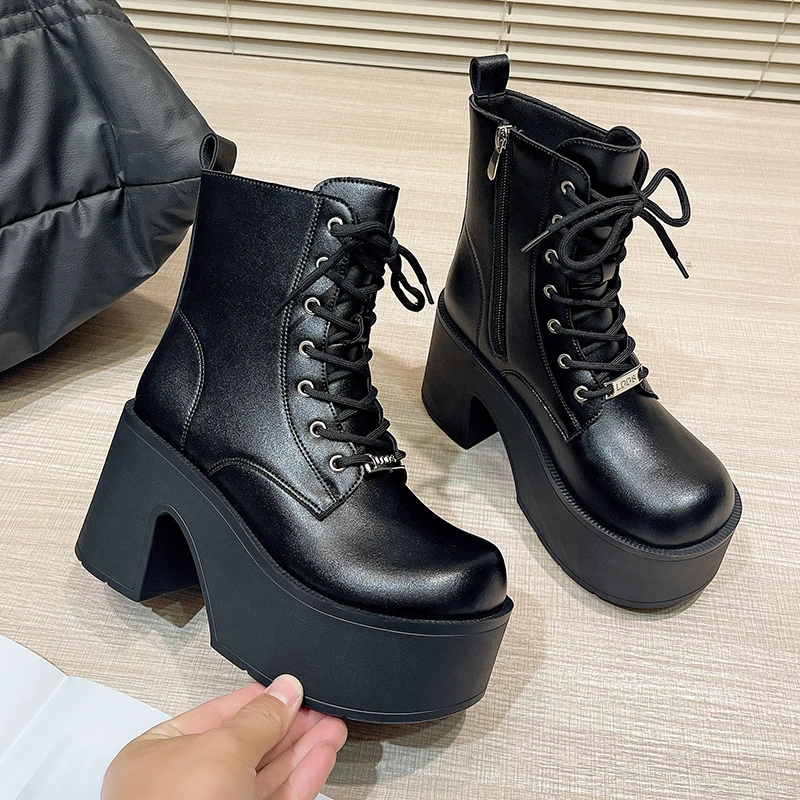 

Женские ботинки на танкетке в стиле панк, осень 2023, модные женские туфли из мягкой кожи с металлическими заклепками, готические туфли на высоком каблуке со шнуровкой, черные