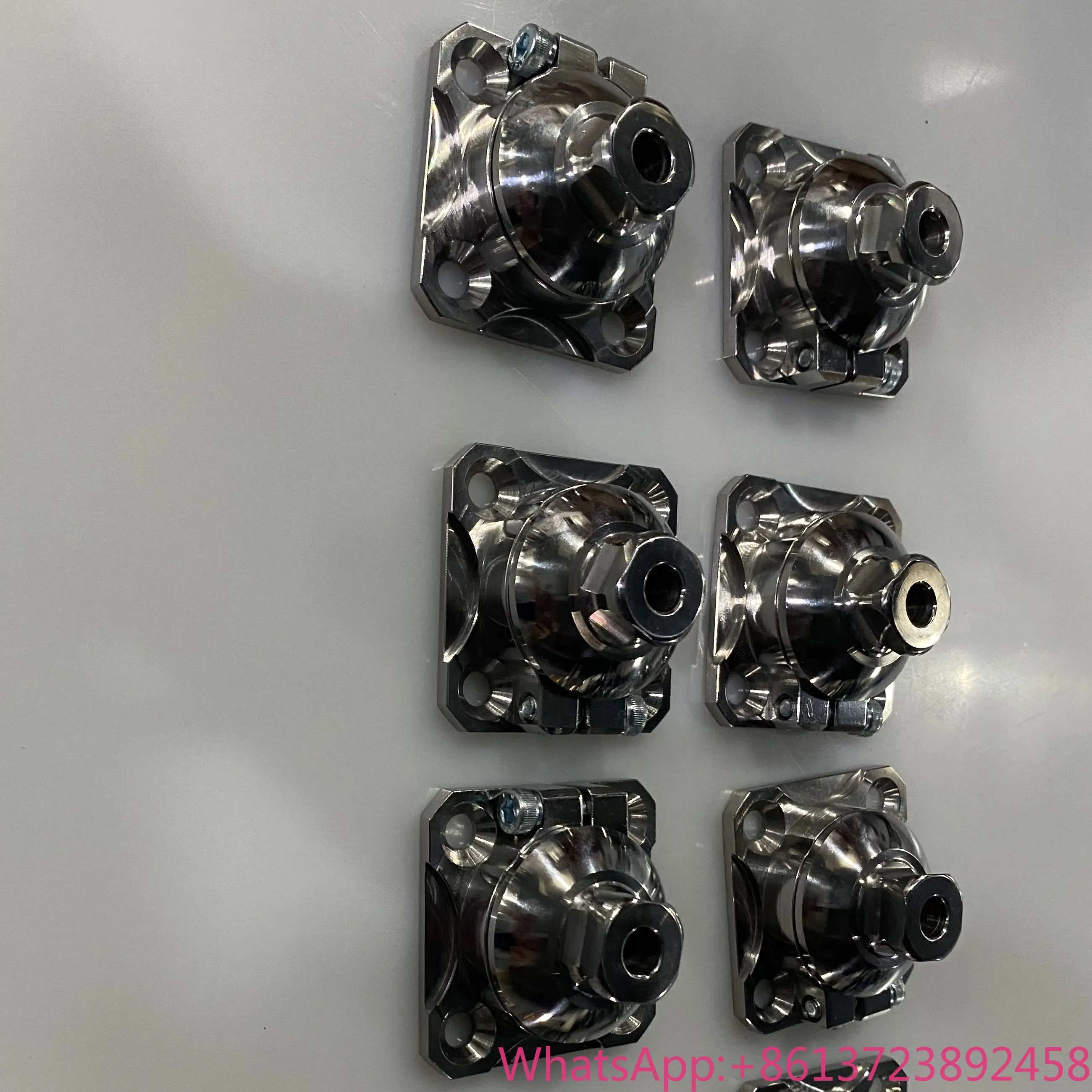 

Adjustable Rotation Square Plate with Pyramid Adapter Artificial Limbs Leg Prosthesis Leg Parts Connector