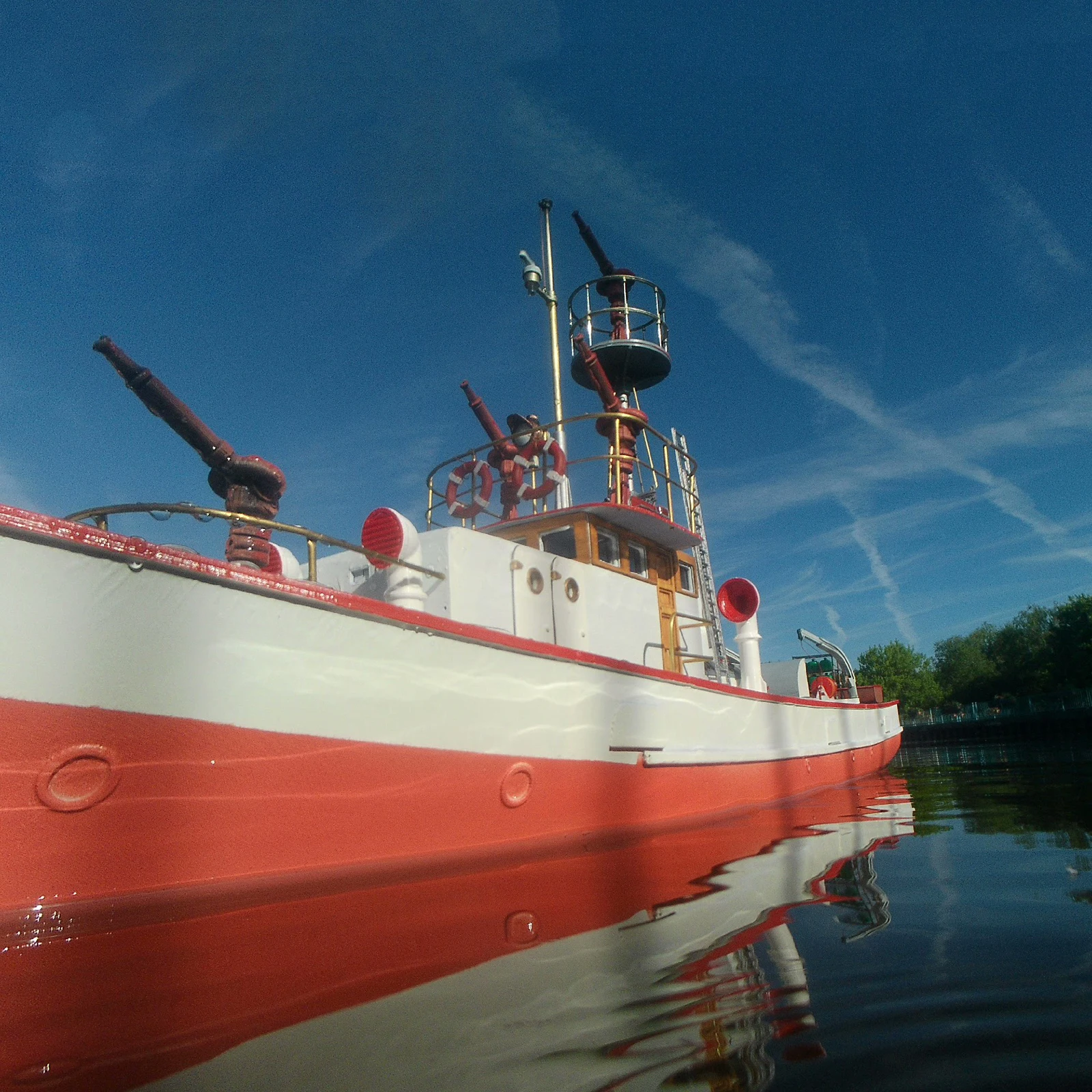 1/25 RC Boat 84cm with Water Spray System Fire Remote Control Boat High Precision 3D Printing RC Boat Model Kit Adult Toy