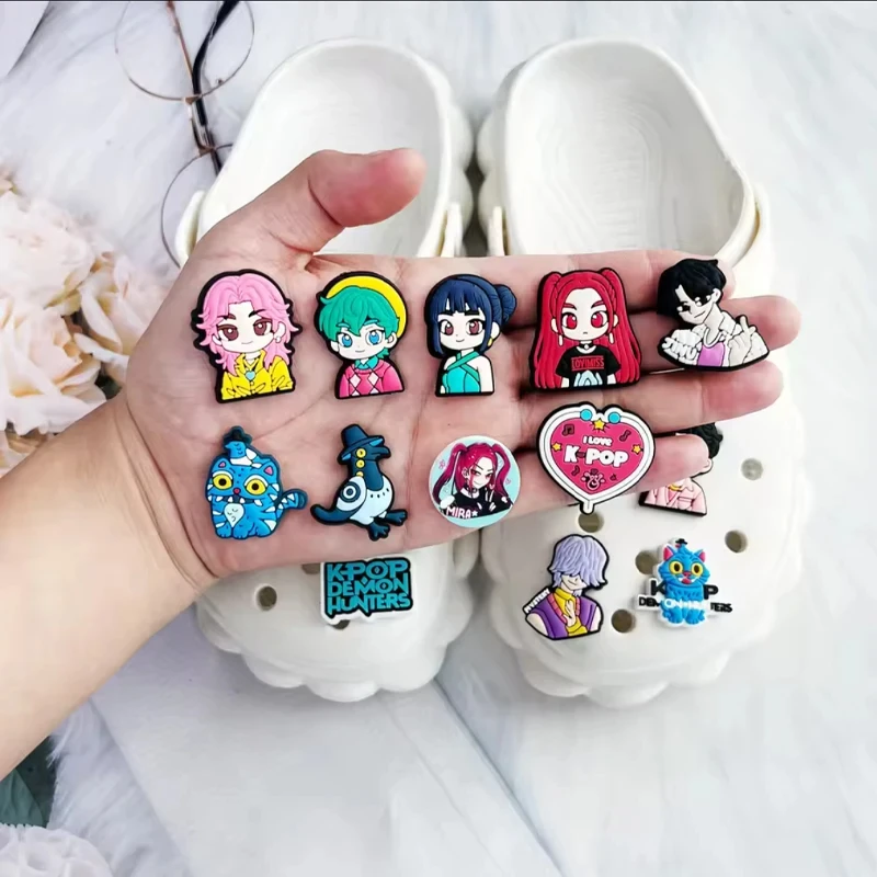 1-8 قطعة K-POP شيطان الصيادين الأحذية السحر اكسسوارات الكرتون أحذية رياضية مقاطع الأحذية DIY بها بنفسك زينة دبابيس هدايا للأطفال الطرف