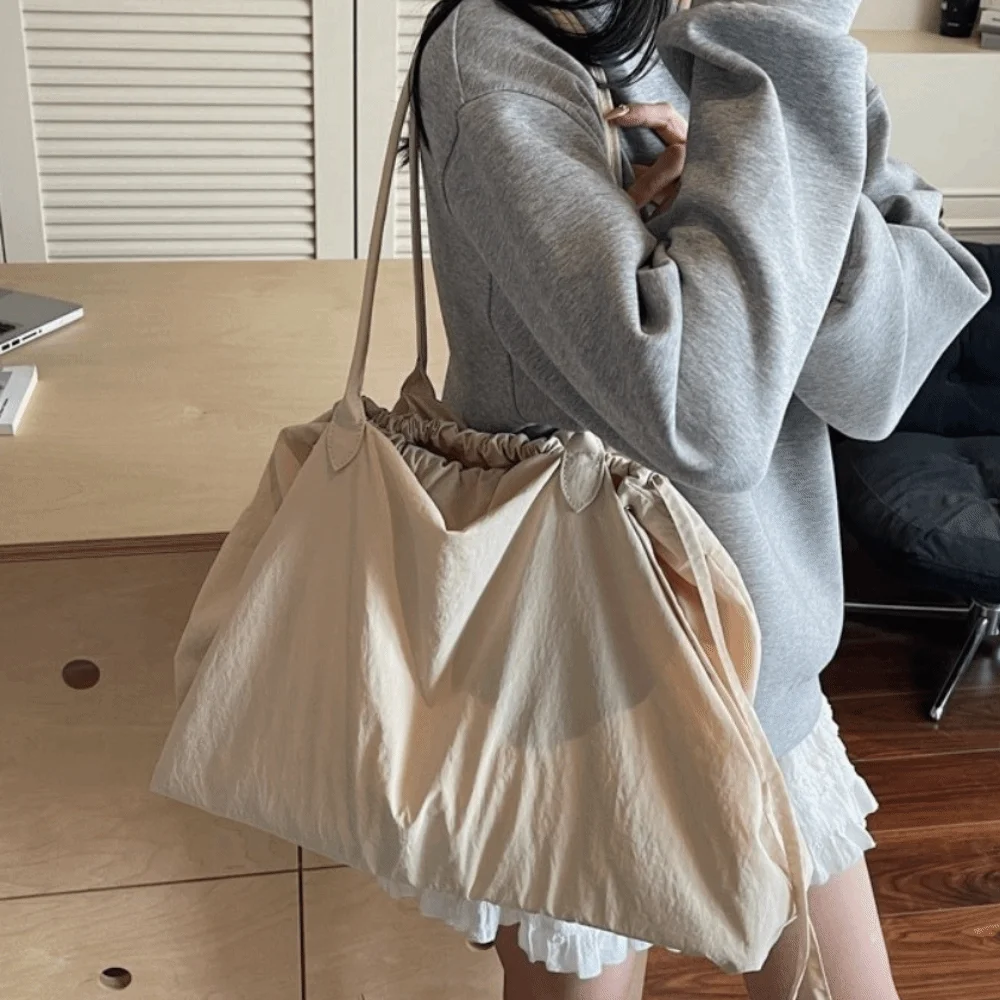 

Trendy Solid Color Nylon Totes Bag Versatile Large Capacity Overlarge Drawsting Bag Light Weight Casual Women's Handbag Female