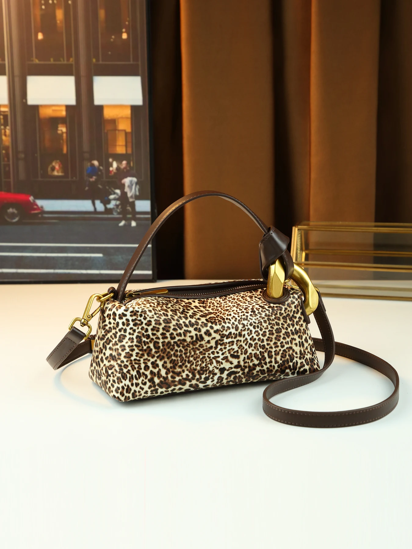 Sweet and cool fashion new leopard print women shopping temperament retro portable pillow bag
