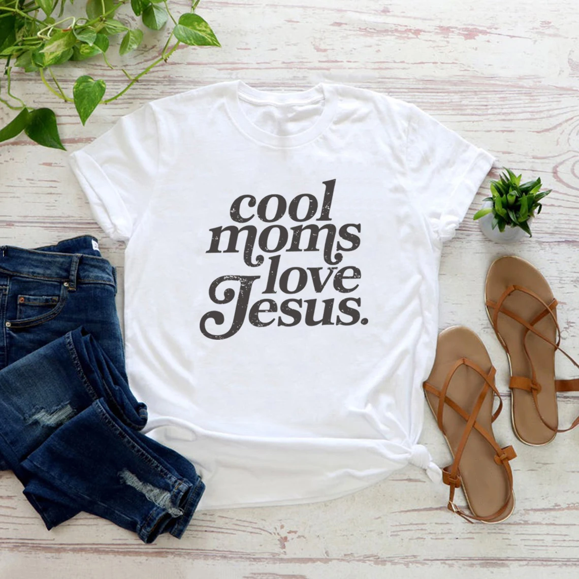 

Cool Moms Love Jesus T-Shirt Religious Mom Shirt Vintage Women Graphic T Shirts Inspirational Mom Tee Faithful Mother Gift