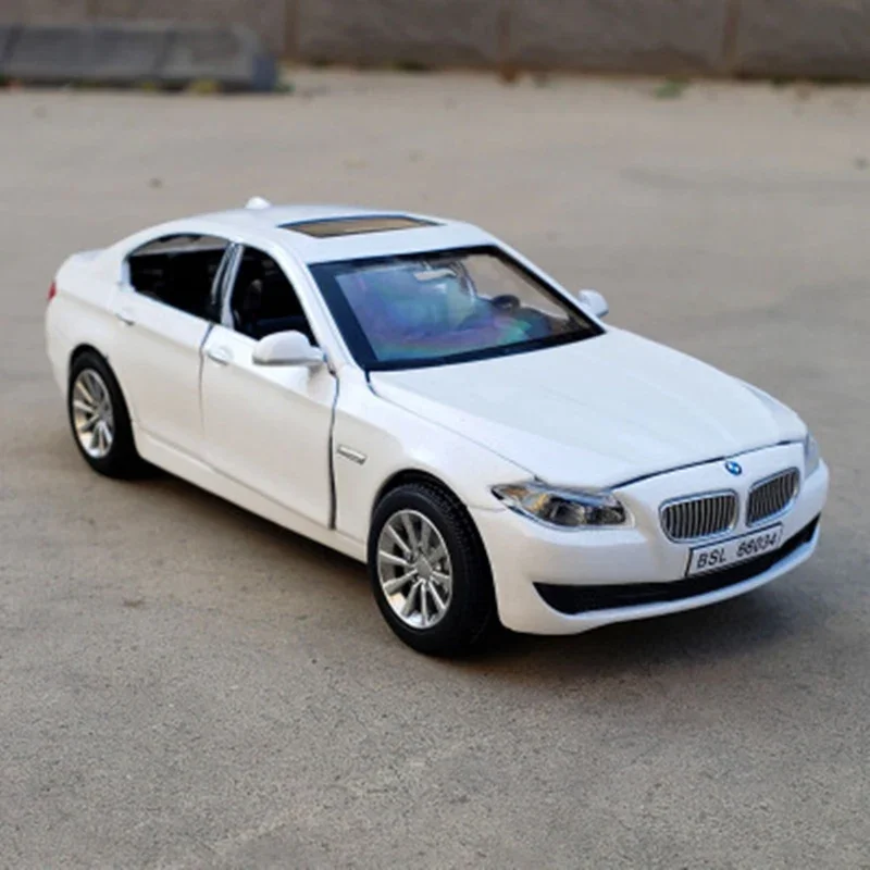 1:32 BMW 5 Series 535i Alloy Car Model Diecast Metal Toy Vehicles Car Model High Simulation Sound Light Collection Kids Gift