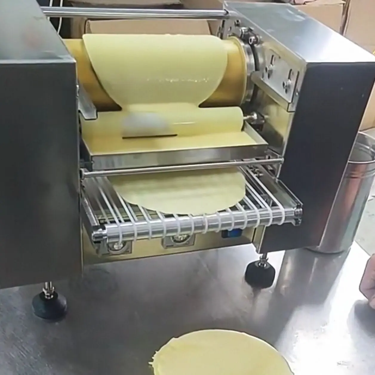 

Коммерческая машина для производства тортов Melaleuca, машина для изготовления блинов с пружинными рулетами, машина для изготовления рулетов с полотенцами