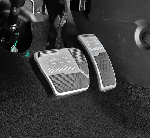 Imagen 2 del producto Pedal de freno y acelerador de coche apto para Jetour Traveller T2 Shanhai T1 2023-2025 Pedal antideslizante de aleación de aluminio modificado