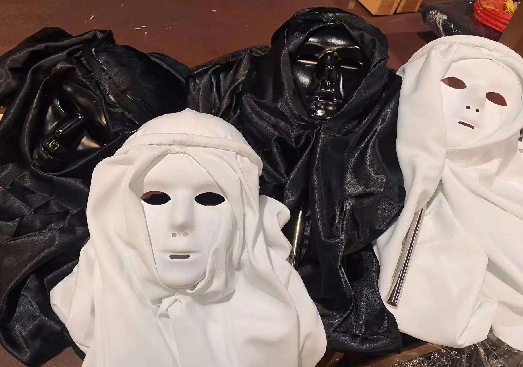 

Белый костюм с двойной головной уборной частью для взрослых: милый и интересный реквизит для сцены, акробатических выступлений, Хэллоуина, танцев в ночном клубе и бальных танцев