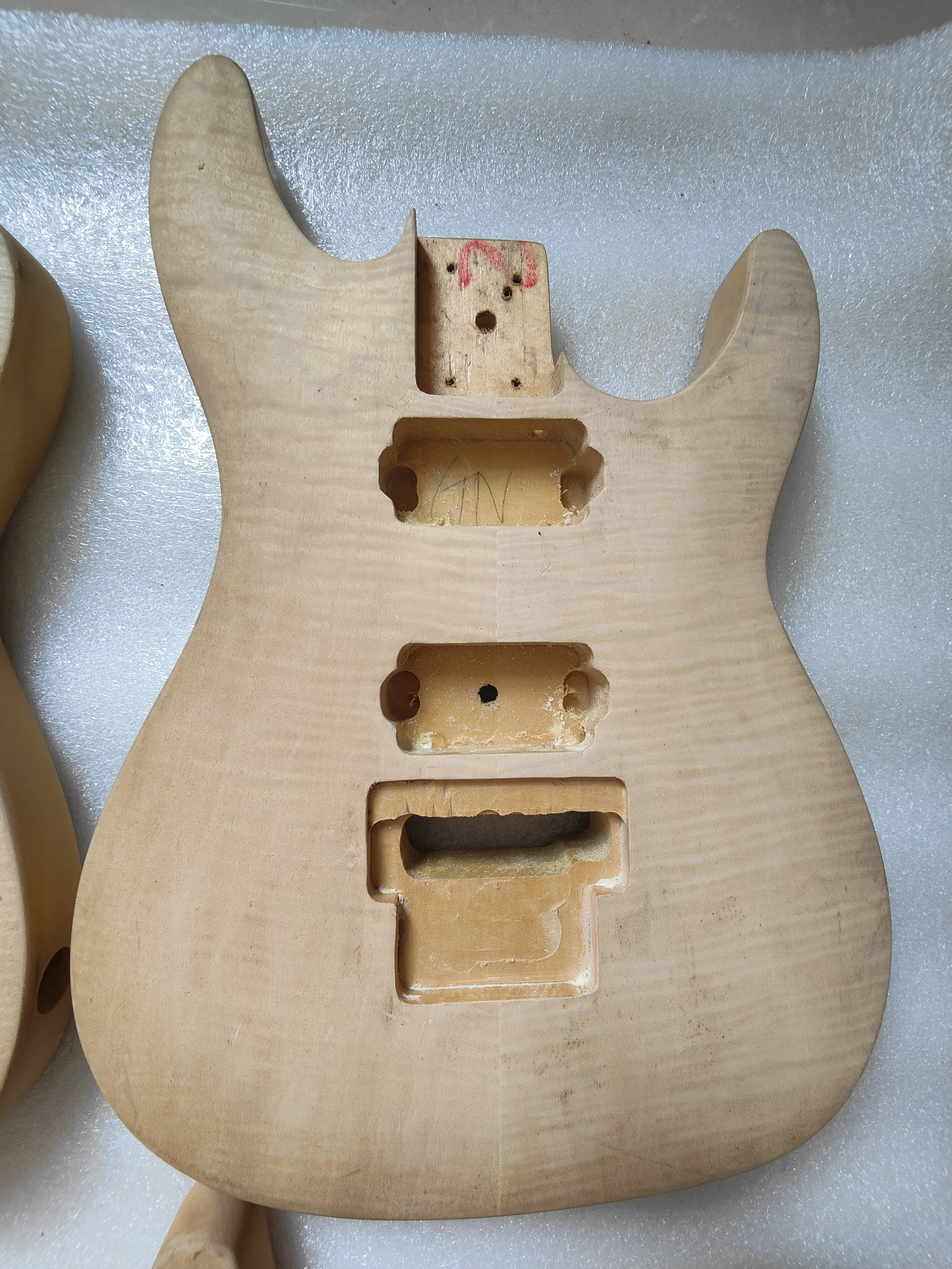 

Flame Maple Veneer Basswood Blank Electrc Guitar Body Floydrose DIY Replace Part Unfinished HH Pickups Floyd Rose Tremolo Bridge