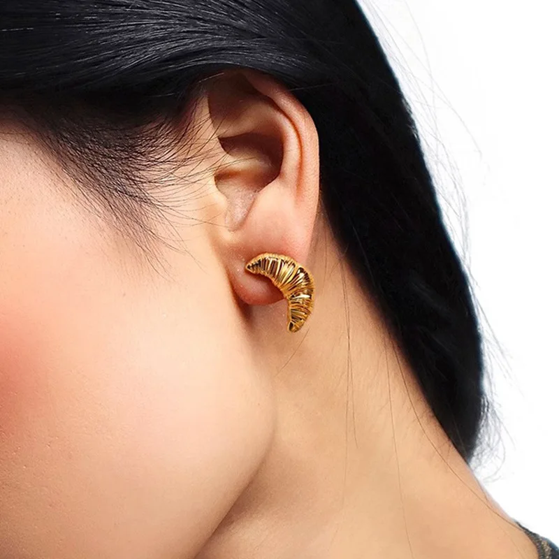 Trendy Gold Color Croissant Stud Earrings for Women Girls Vintage Metal Moon Texture Chic Earring Jewelry Gifts 2024