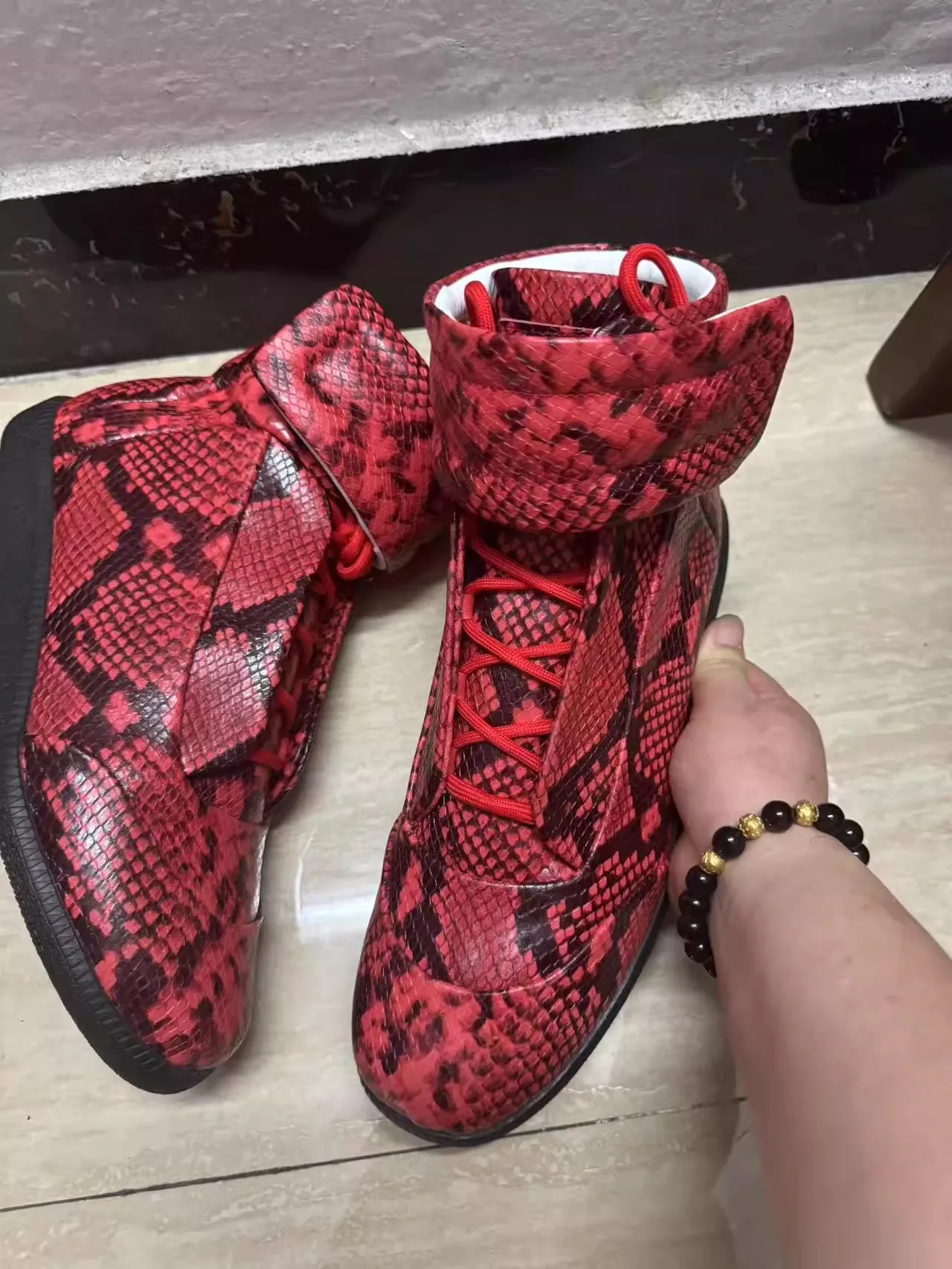 

Snake Pattern Leather Men Sport Shoes Round Toe Lace Up High Top Sneakers Lager Size Fashionable Casual Shoes