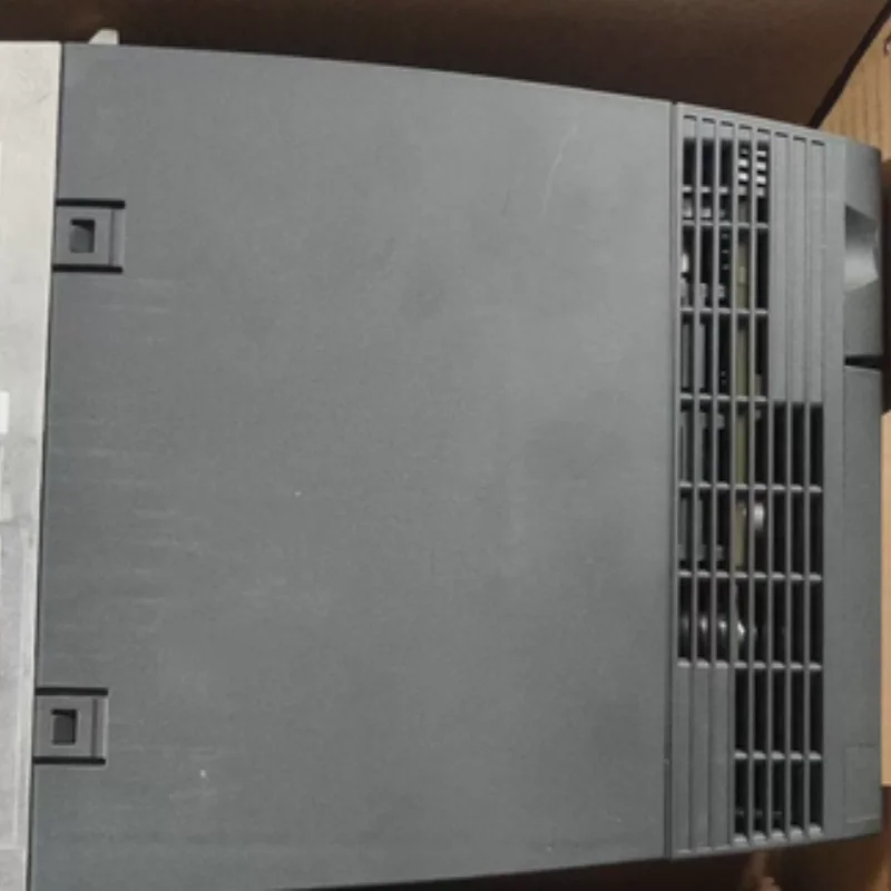 

6SL3210-1KE17-5UF1 2.2 кВт 3 кВт 6SL3210-1PE16-1UL1 1.5 кВт 2.2 кВт 3AC 380-480В Модуль питания частотного преобразователя VFD