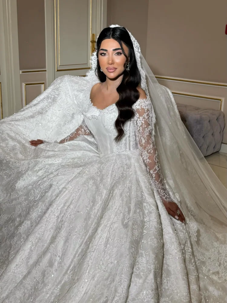 Customized Sweetheart Off Shoulder Long Sleeve Ball Dress Sparkling Lace Decal Church Train Bride Dress Retro Wedding Dress