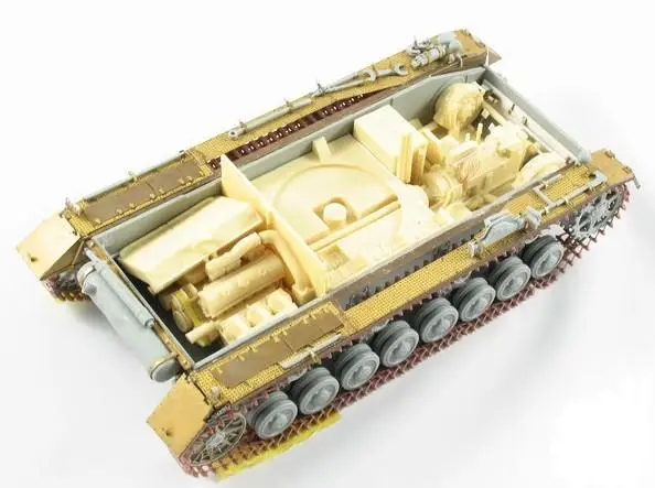 1:35  Tank No.4 Resin Inner Structure (including Engine Compartment)