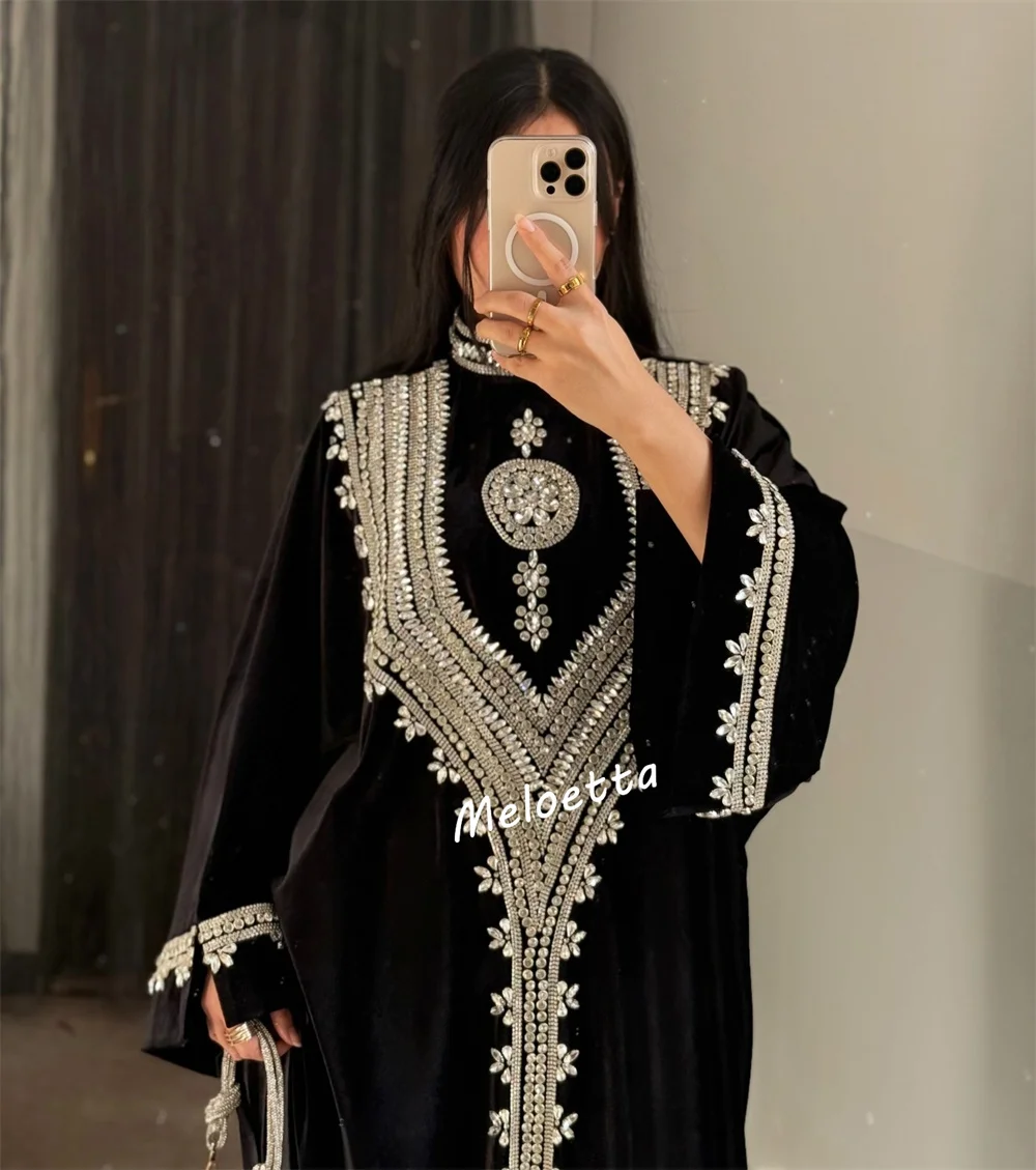 فستان سهرة رسمي لامع عالي الجودة بأكمام طويلة في المملكة العربية السعودية مناسبة مخصصة لحفلات الزفاف الأنيقة