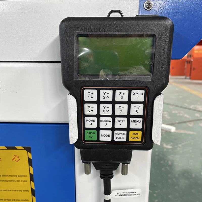 آلة نقش طحن الفولاذ المقاوم للصدأ والألومنيوم المعدني الصغيرة باستخدام الحاسب الآلي 4040 6060 6090 سعر المصنع