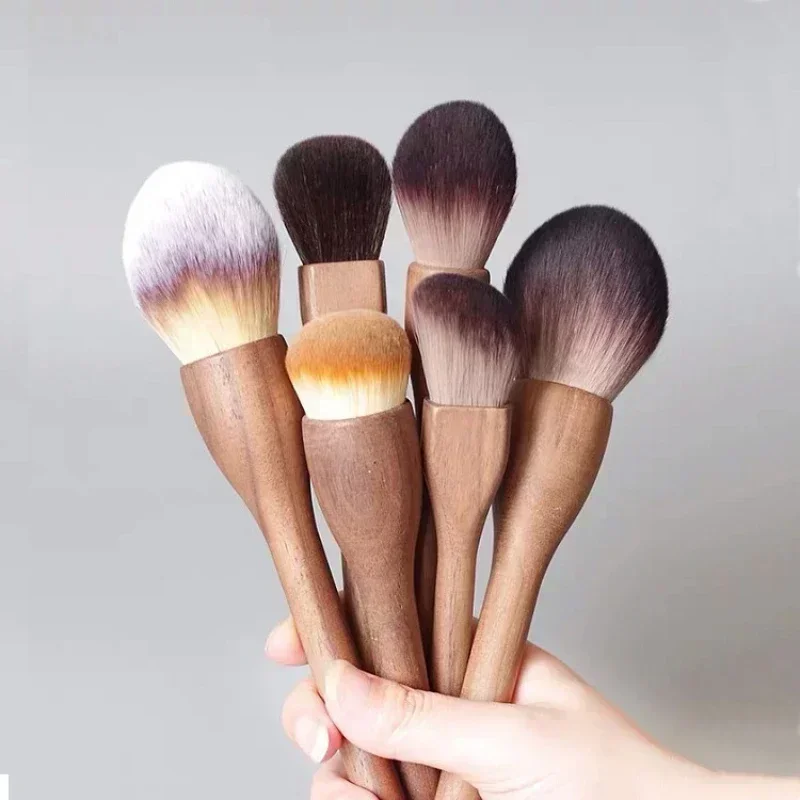 Europäischer Vintage-Make-up-Pinsel mit Holzgriff, hochwertiges Walnussholz, loses Puder, Rouge, Foundation, Konturpinsel, weiches Retro-Holz-Make-up