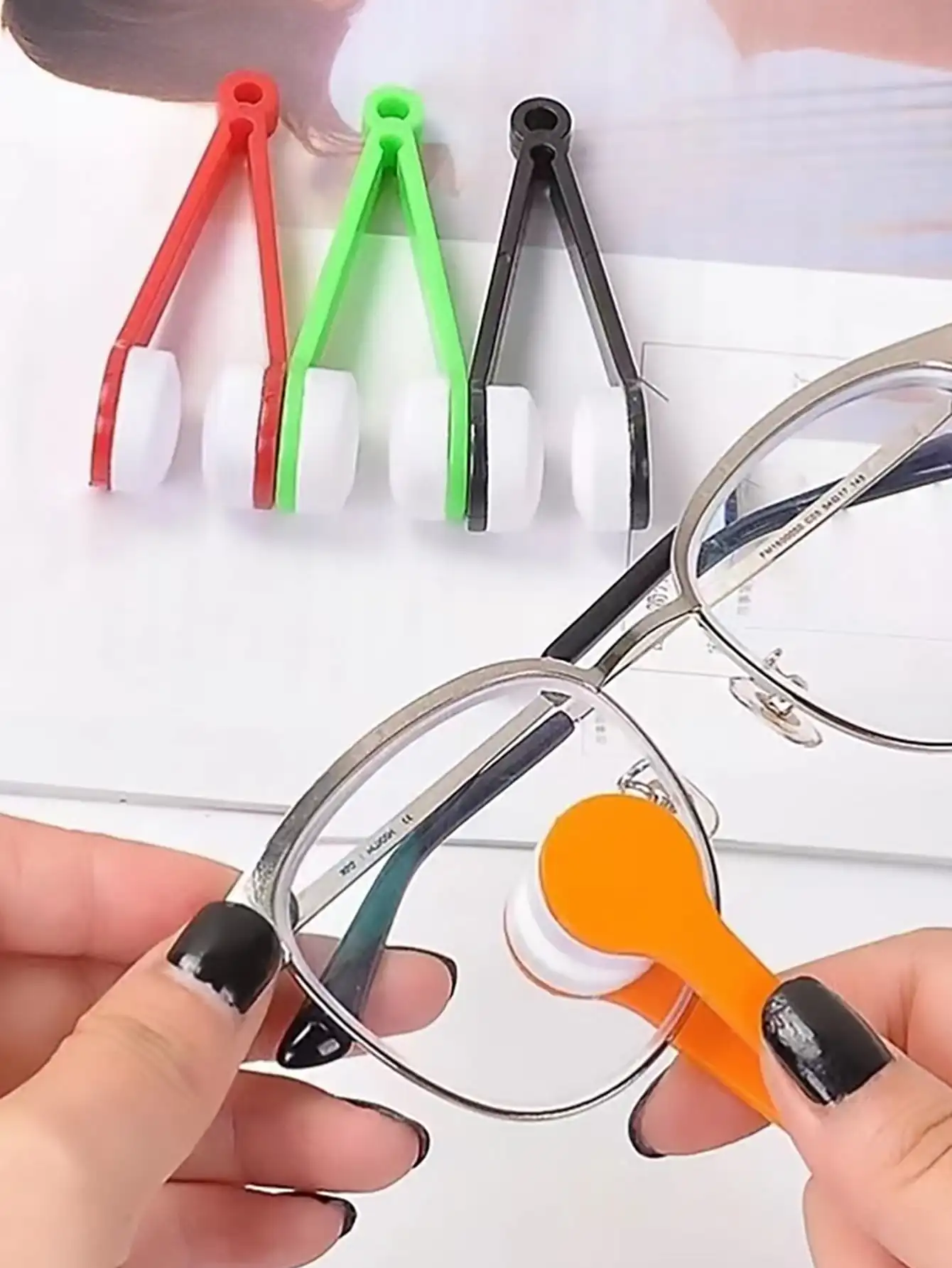 Paquete de 5 toallitas multifuncionales para gafas en colores aleatorios, cómodas y sin marcas, no dañadas lentes, limpiador de gafas con clip fácil de usar (para mejores resultados cuando se utiliza con una solución de limpieza)