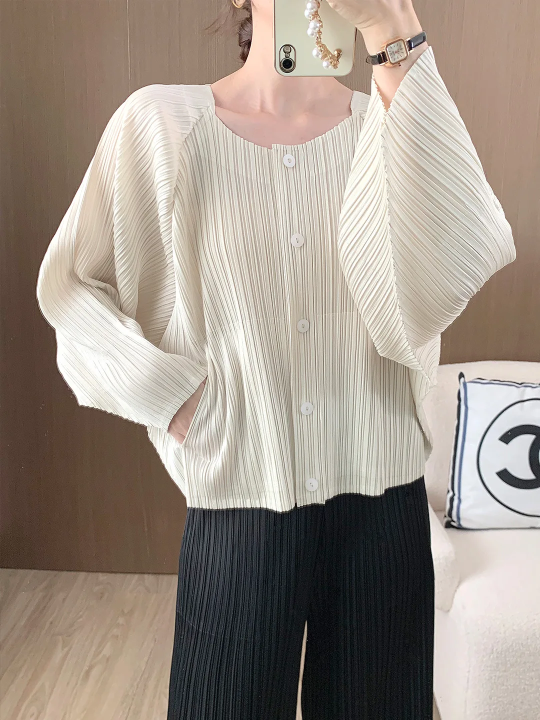 2023 New Women's Large Size Pleated Top Loose All-match Small Shirt Thin Knitted Cardigan Women's Autumn Shawl Jacket