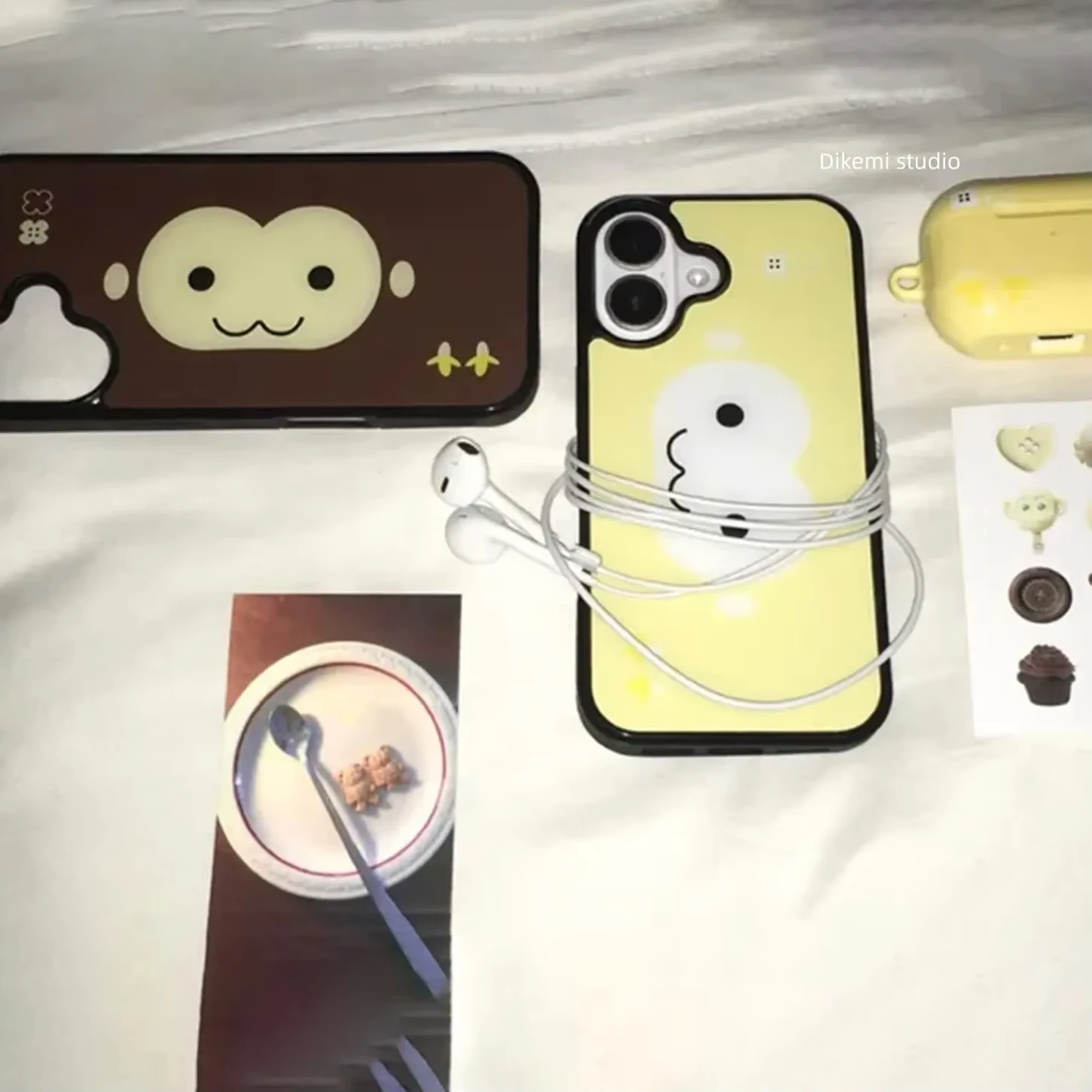 Korean Minimalist Brown & Yellow Monkey Face Phone Case For IPhone 17 Pro Air 16 15 Pro 14 Plus 13 12 11 Pro Max Acrylic Cover