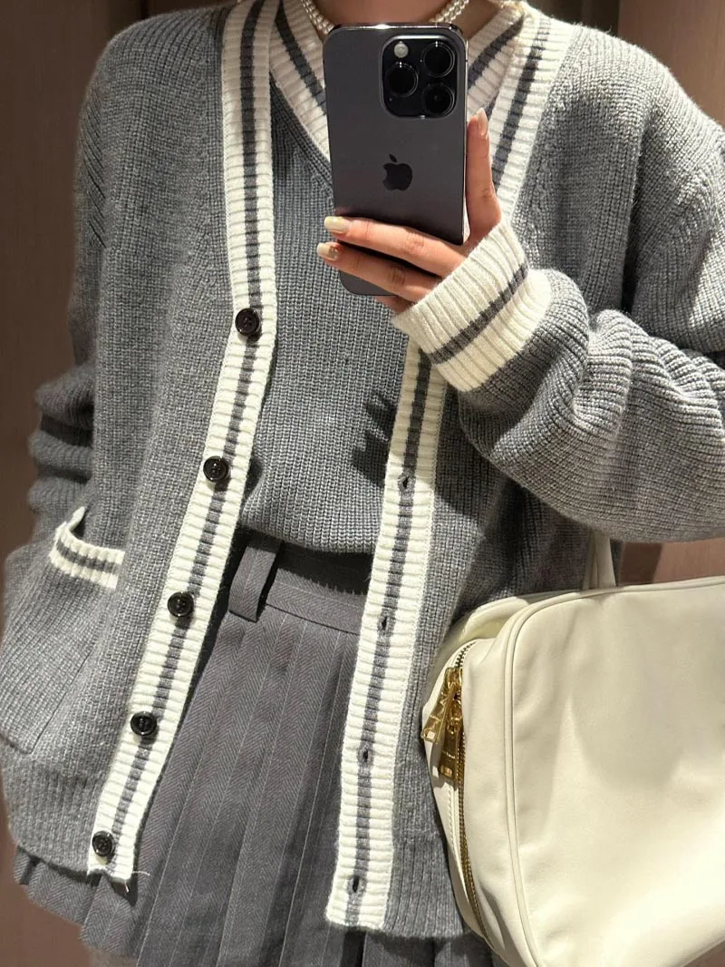 2024 Autumn/Winter New Women's Sweater Fashionable and Exquisite College Age Reducing Versatile V-neck Wool Knitted Cardigan