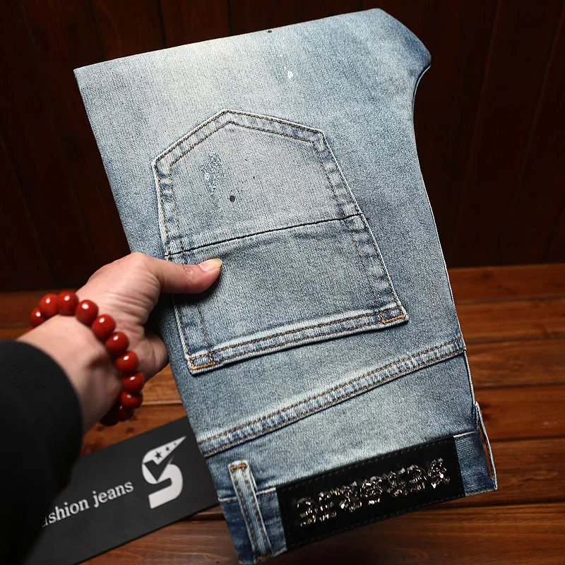 Мужские джинсы с рваными нашивками, скрапанные и потертые, летние приталенные брюки, маленькие ногти, эластичные, модные, ностальгические, длинные брюки в стиле ретро.