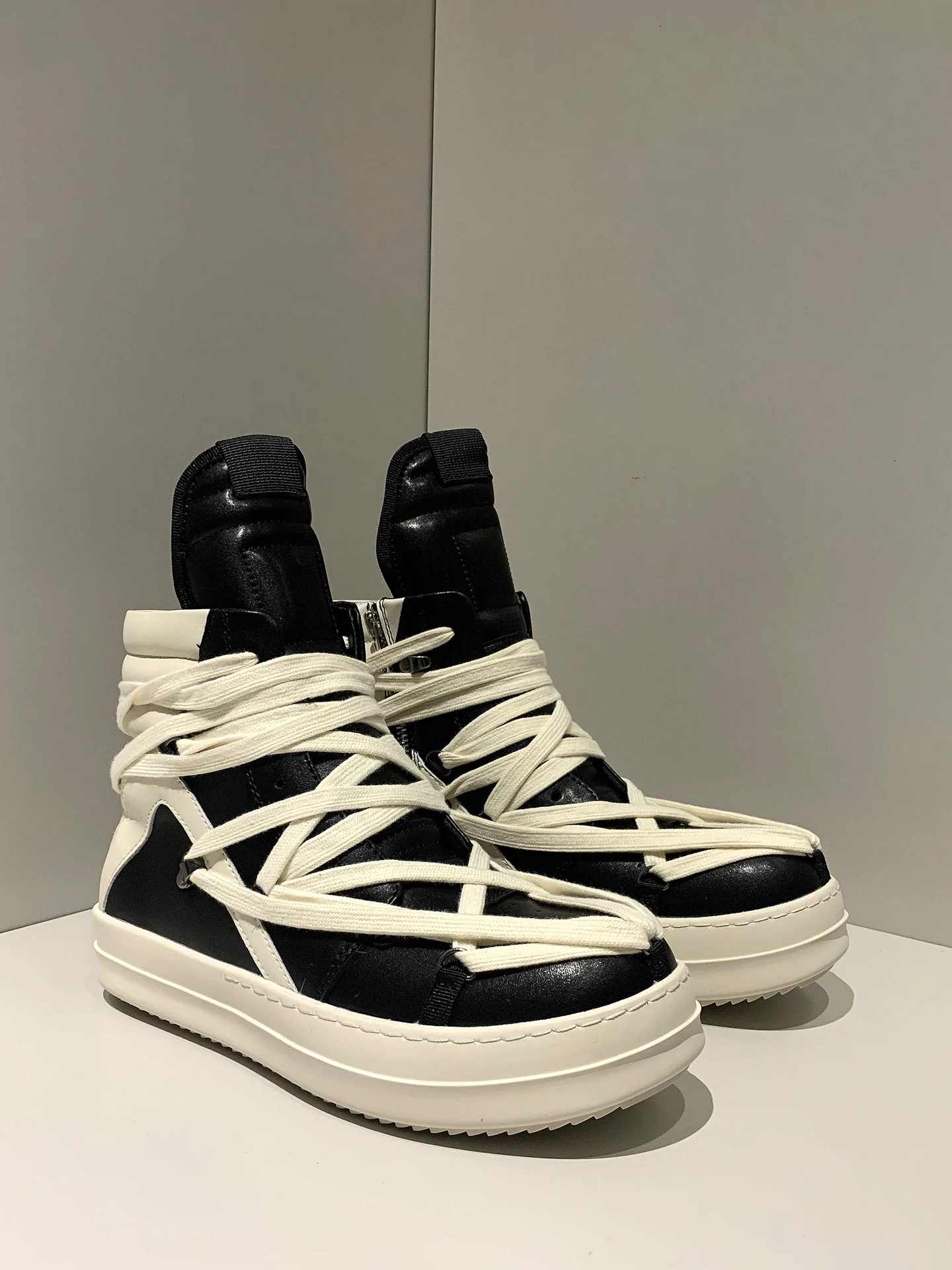 

Модный мужской топ с высоким берцем Star Bule Thi Bot Heightening Casual Sports Board oes Faionable e Bind Design