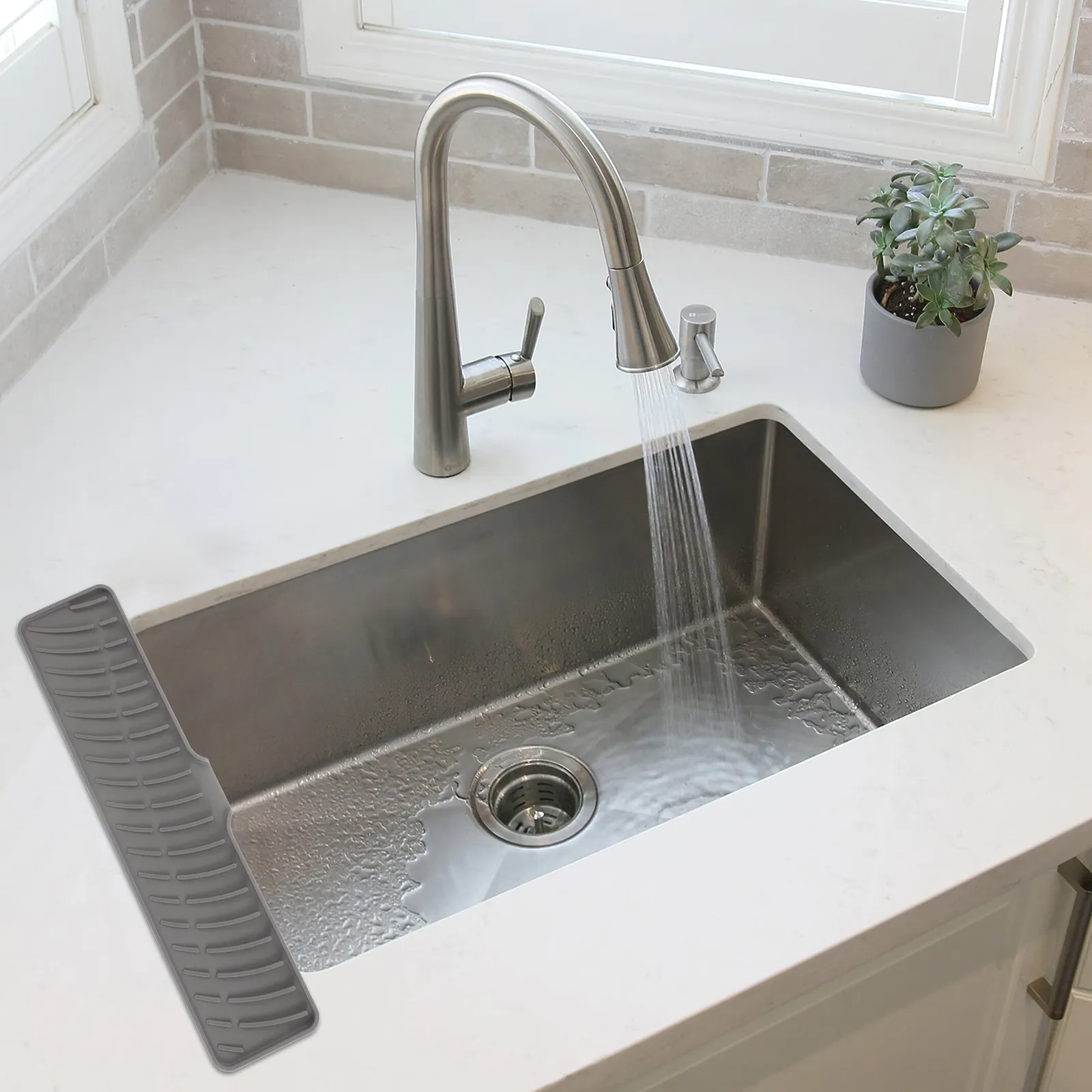 2Pcs Silicone Kitchen Sink Faucet Mat Bathroom Sink Anti-Slip Drain Mat Splash Guard Sponge Holder Faucet Pad Protector