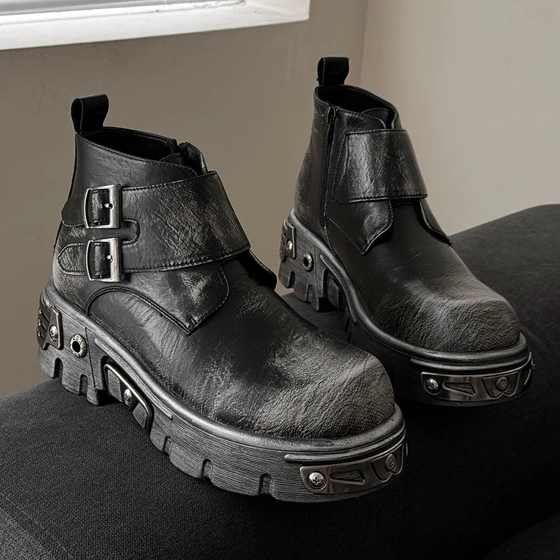 أحذية رجالية كبيرة الحجم على الموضة ذات نعل سميك على الطراز القوطي الفضي والبني أحذية مصممة على شكل رعاة البقر بإبزيم مزدوج للكاحل للرجال