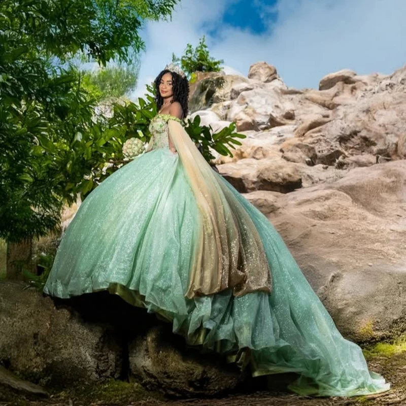 فساتين Quinceanera مخصصة باللون الأخضر النعناعي اللامع قبالة الكتف ترتر كريستال زين دانتيل ذيل طويل فيستدو 15 Quinceanera #5