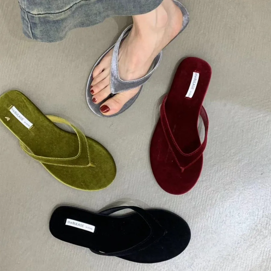 2024 Designer Summer Woman Slippers Fashion Clip Toe Flats Heel Silvery Ladies Outdoor Beach Shoes Flip Flop