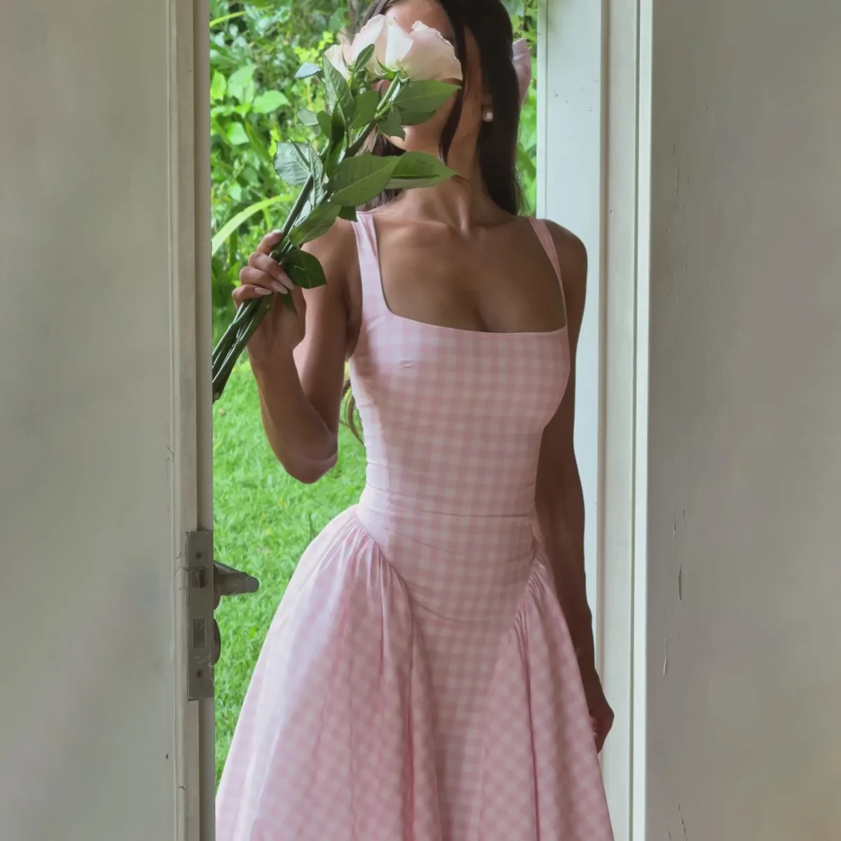 

Lady Plaid Sleeveless Sling Dress Backless Slim Pleated Hem Square Neck Plaid A-line Dresses Women Vacation Summer Midi Robes