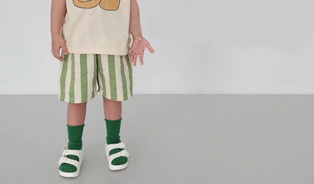 Korean Version Summer New Fashionable Wide Striped Childrens Shorts for Boy and Girls Clothing Loose Casual Pants for Going Out