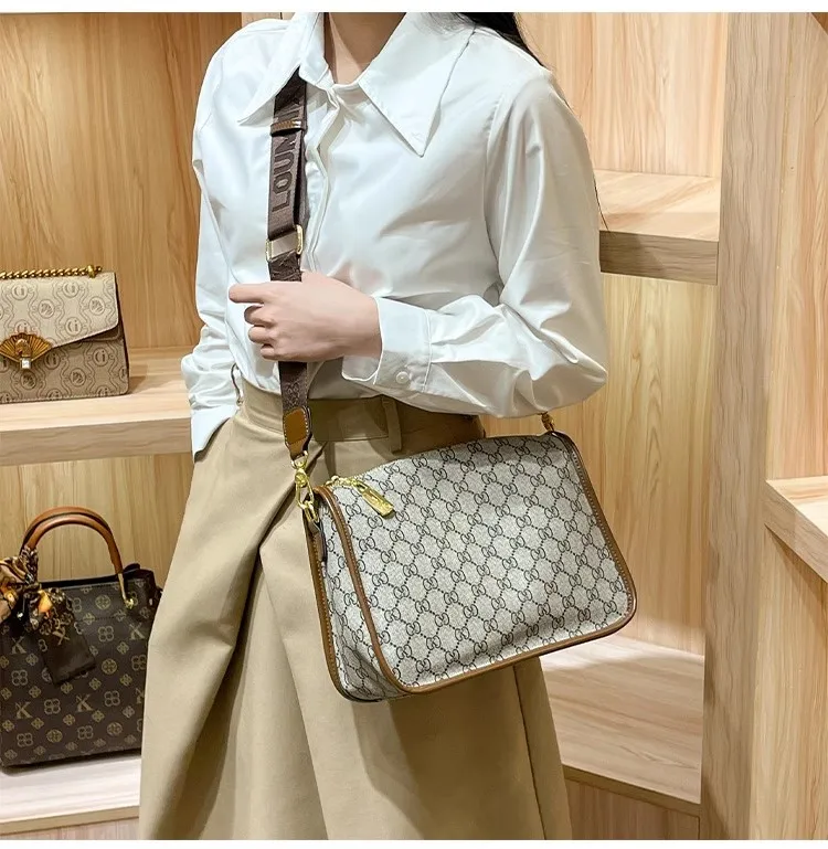 Luxury Brand Western-style Versatile Commuting Shoulder Bag High-quality Broadband Diagonal Cross Hand-held Small Square Bag