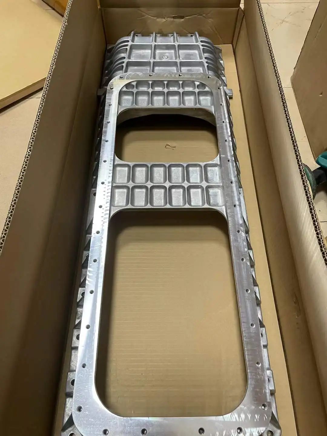 6WG1 Oil Pan Housing High-precision Casting Suitable for Isuzu 6WG1 Engines