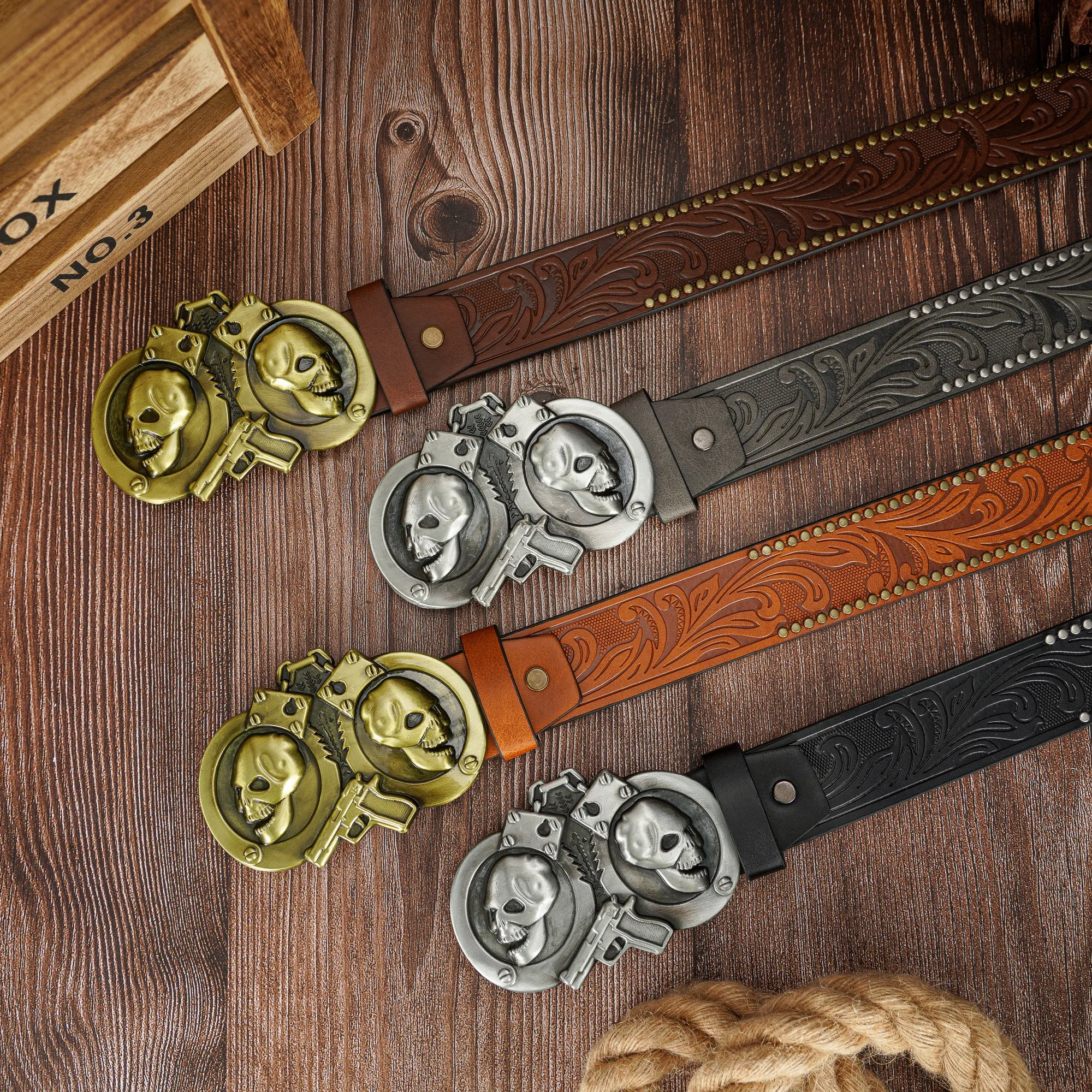 

Браслет симметричная пряжка с черепом, трендовая личность, узор хвоста Феникса, ремень из искусственной кожи с тиснением и заклепками на Хэллоуин