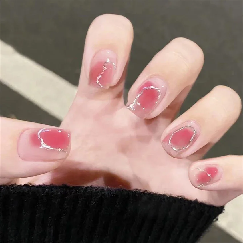 24 Stück/Set kurze rosa verschmierte silberne Kanten tragen künstliche Nägel aus Acryl, wasserdicht und abnehmbar, zum Aufdrücken von Nagelkunst-Dekorationen