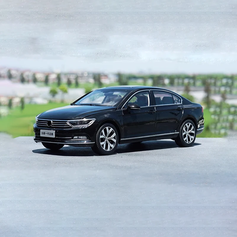 

Diecast 1:18 Scale Magotan 2017 Alloy Car Model Finished Product Simulation Toy Collection Ornament Static Model Display