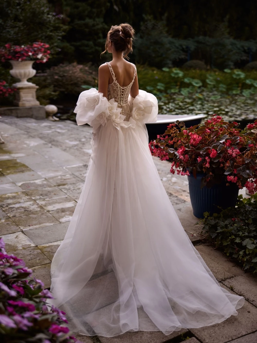 فستان زفاف فاخر مطرز بالدانتيل حورية البحر بأكمام زهور كبيرة الحجم حالمة سباركلي حديقة حفل مثير فستان زفاف شفاف