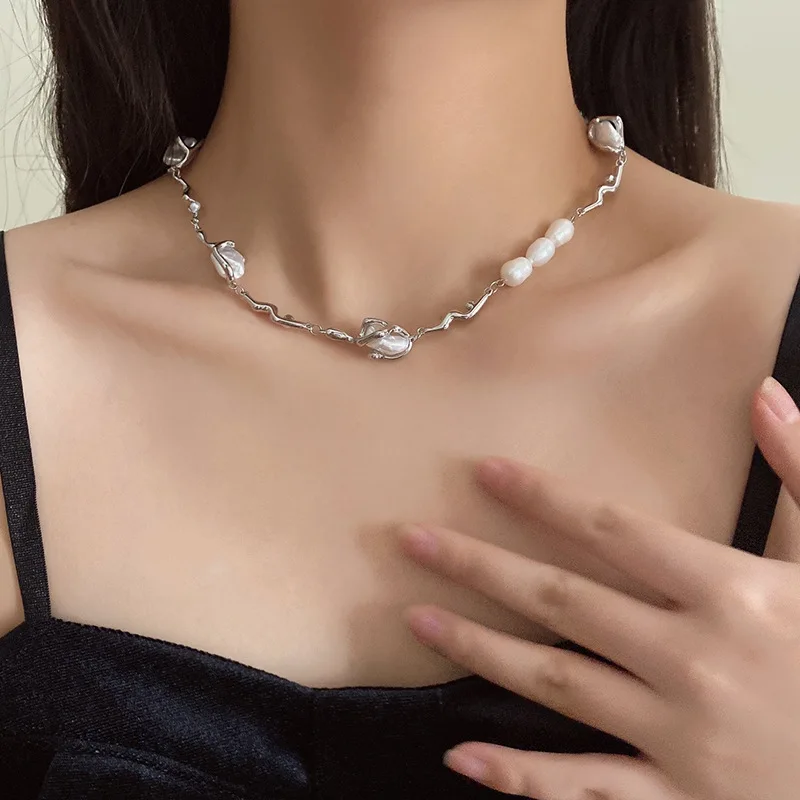 Irregular Metal Freshwater Pearl Necklace European And American Style Personalized Fashion Clavicle Necklace Women Jewelry 2024