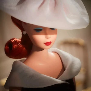 Barbie Signature 1962 después de 5 Silkstone Barbie Doll Reproduction con una colección de vestidos de princesa en blanco y negro Toy Hby14 10 mejores juguetes Barbie de ventas - №3