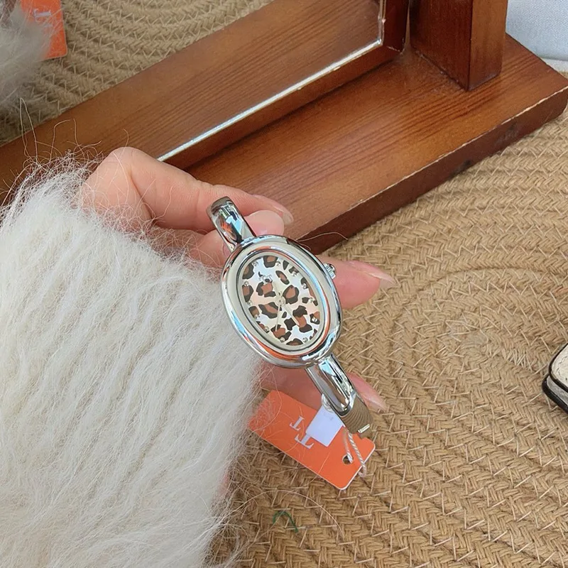 Leopard print creative design round bracelet women's watch high-end temperament personality exquisite bathtub women quartz watch